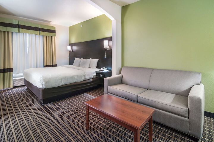 Clarion Inn & Suites Weatherford South