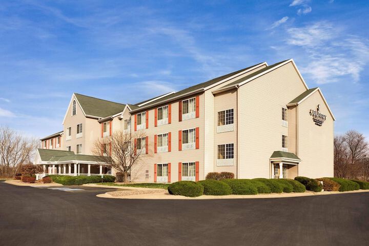 Country Inn & Suites by Radisson Clinton, IA