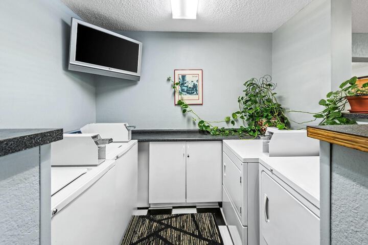 Super 8 by Wyndham Independence Kansas City
