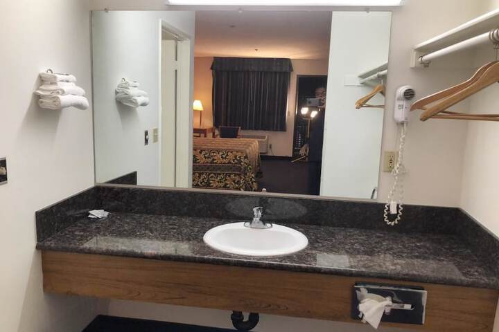 Room 17 of 34
