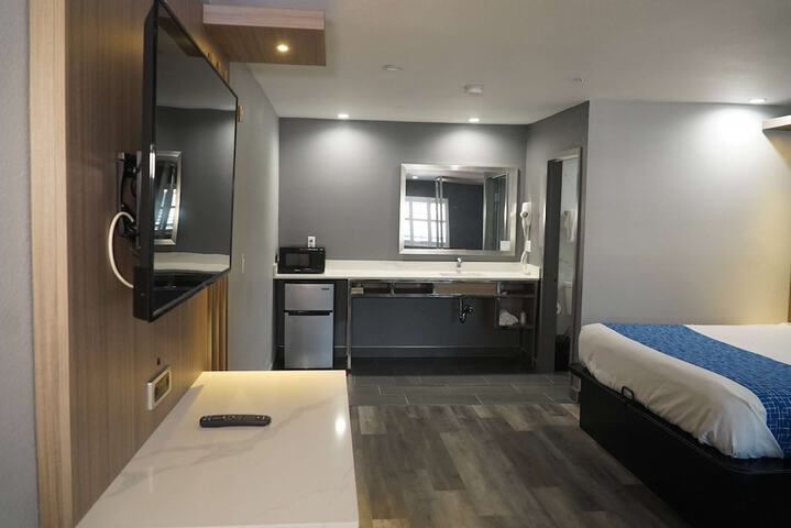 Room 11 of 73