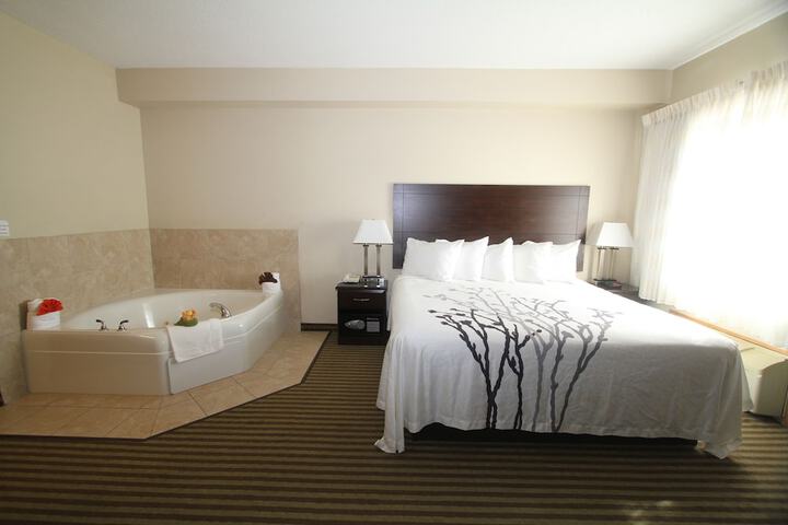 Room 27 of 34
