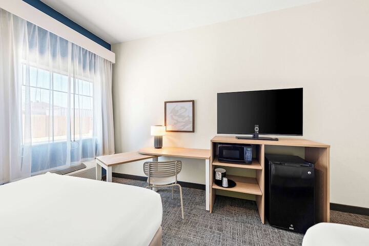 Room 27 of 39