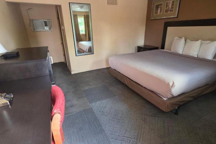 Greenway Motel