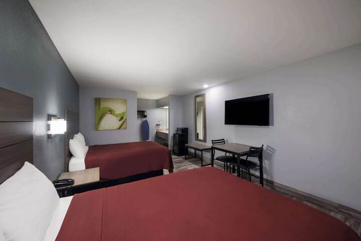Room 25 of 31