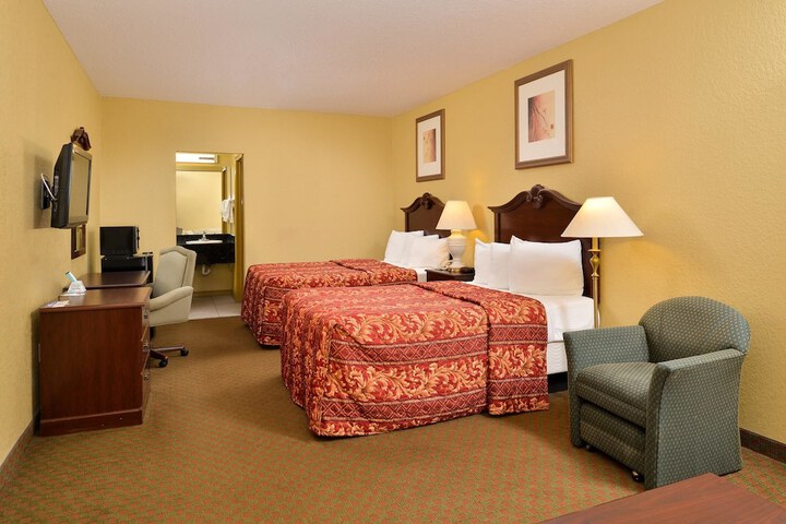 Room 6 of 14