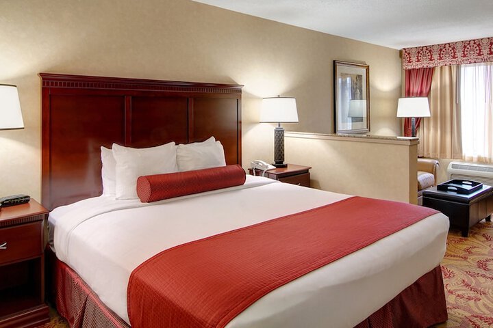 The Grand Hotel - Salem