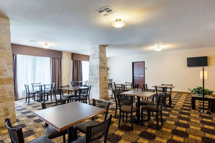 Quality Suites Huntsville Near University