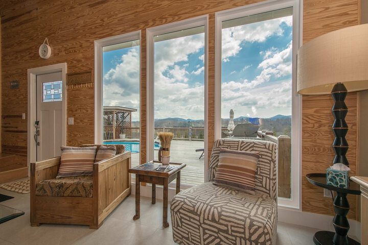 Poolside ADU w Sauna Free Tix Tiki Bar Retreat