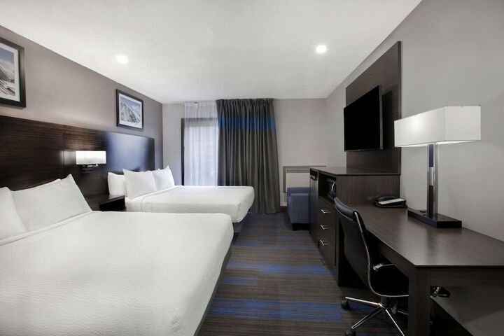 Room 32 of 38