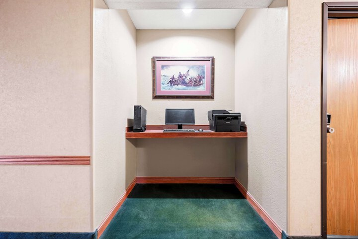 Business Center 35 of 35