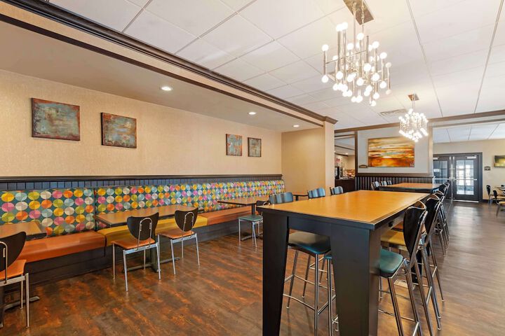 Best Western Plus Midwest Inn