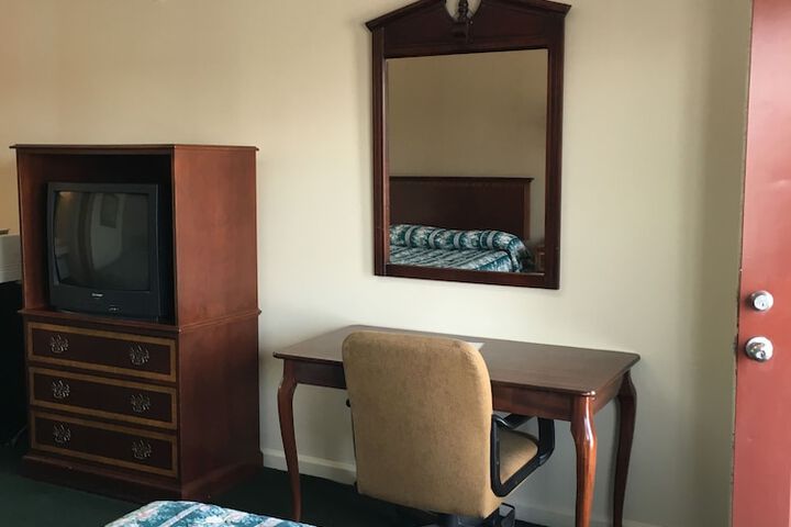 Room 5 of 16