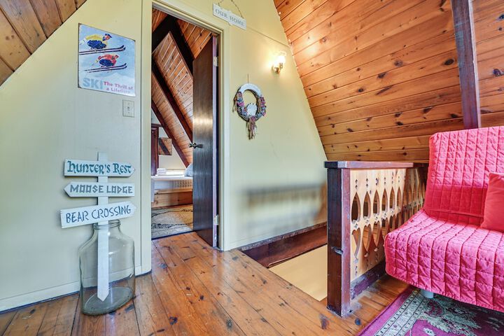 Walk to Ski Lift! Charming Hunter A-frame