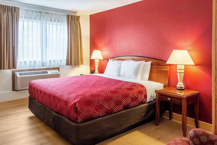 Econo Lodge Inn & Suites Madras