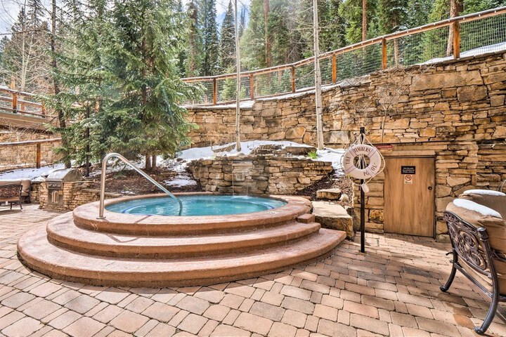 Premier 2 Bedroom Ski in Ski out Vacation Rental at the Timbers With the Best Access to Skiing in Keystone