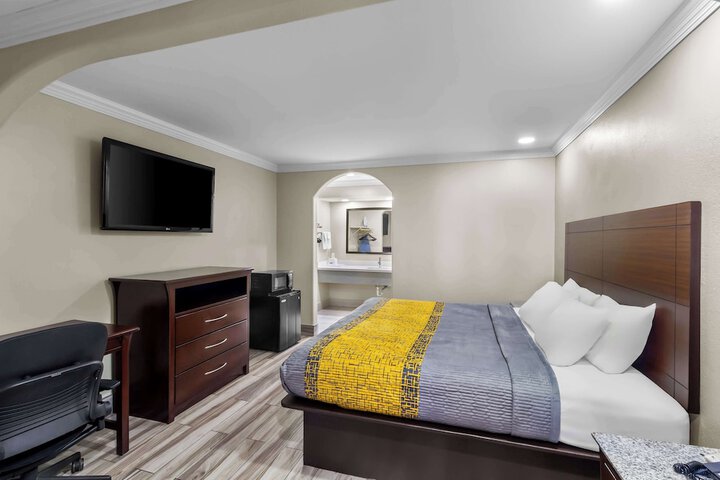 Room 18 of 34