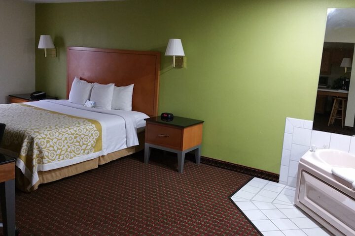 Room 17 of 51