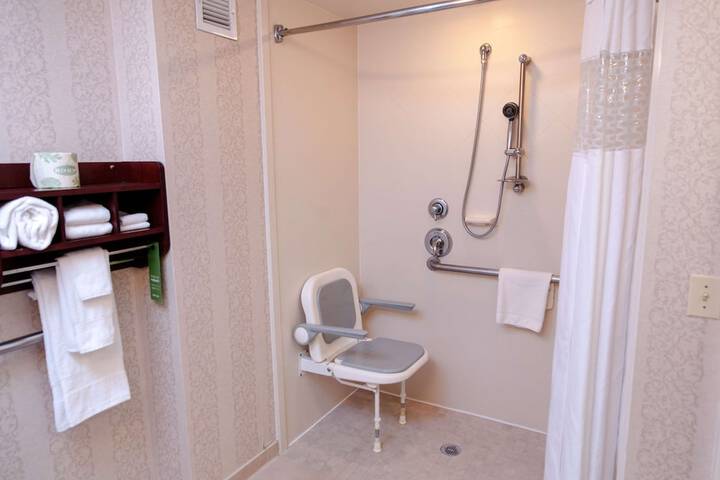 Room 10 of 46