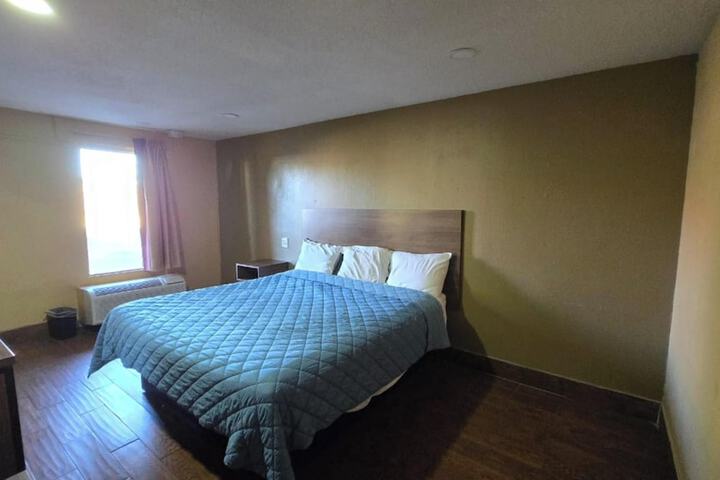 Room 8 of 21