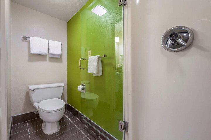 Room 8 of 37