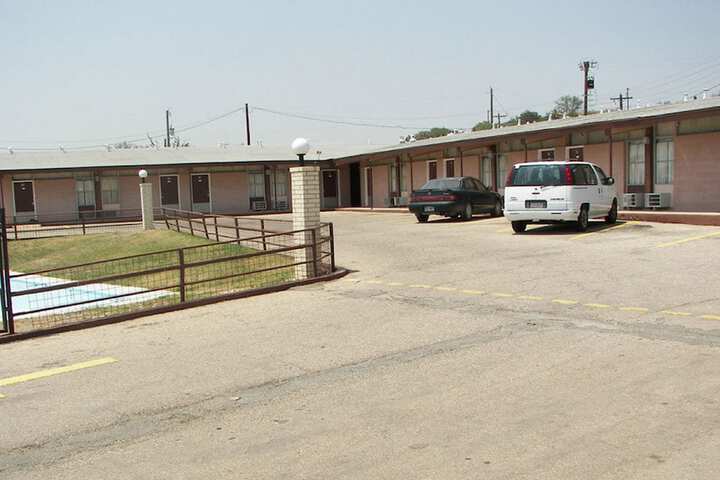 Holiday Host Motel