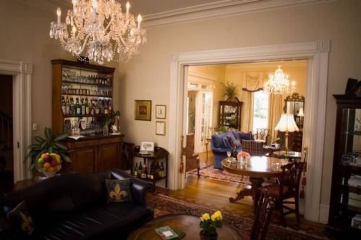 1842 Inn