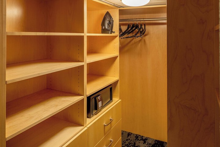 Room 10 of 29