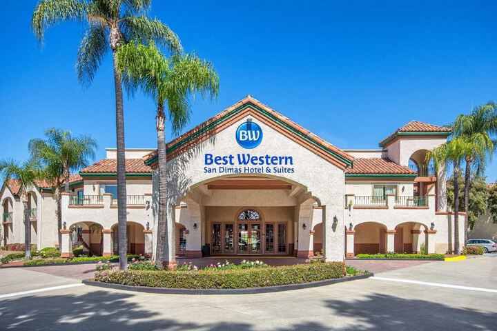 Comfort Suites Near Fairplex