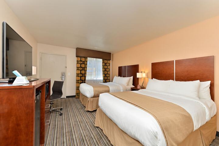 Room 12 of 32