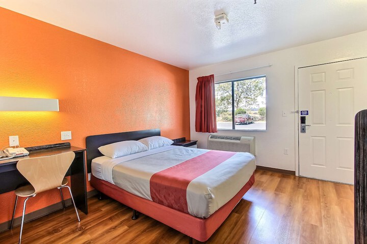 Room 13 of 26