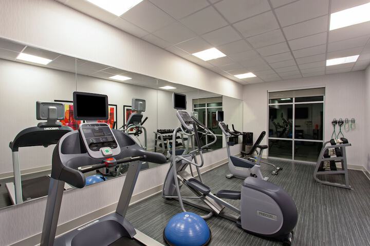 Holiday Inn Express & Suites Anaheim Resort Area by IHG