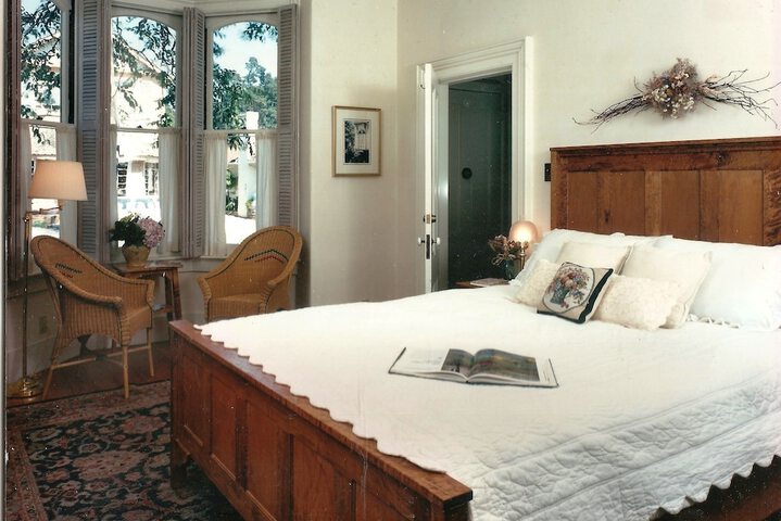 Room 10 of 32