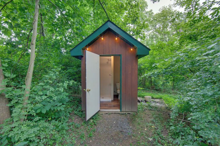 Tranquil Creekside Cabin in Dutch Country!
