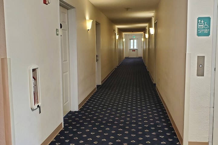 Ballroom/Hall 79 of 87