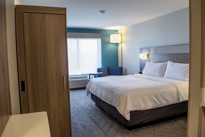 Holiday Inn Express and Suites Mason City by IHG