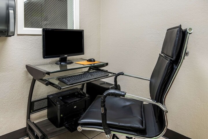 Business Center 40 of 40