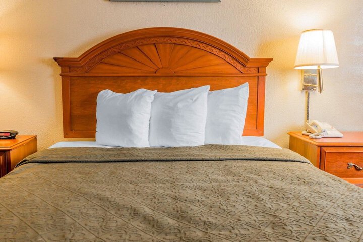 Quality Inn Grand Rapids North
