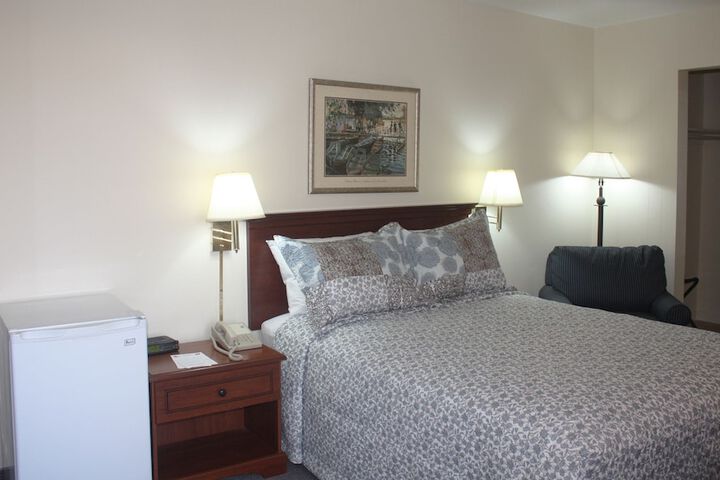 Room 17 of 28