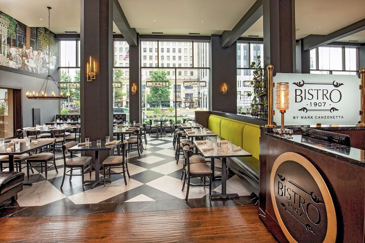 DoubleTree by Hilton Youngstown Downtown