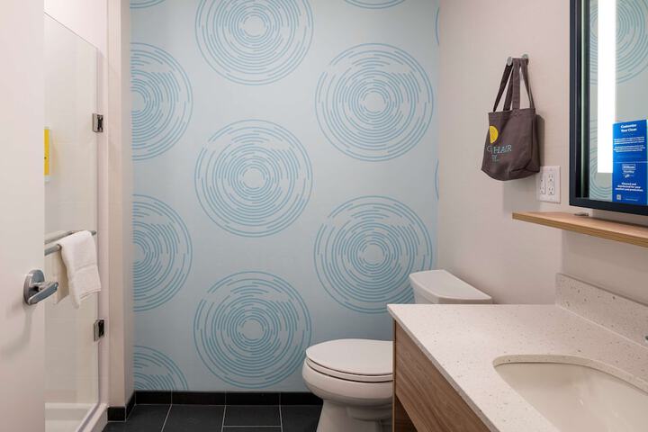 Room 32 of 46