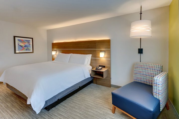 Room 33 of 79