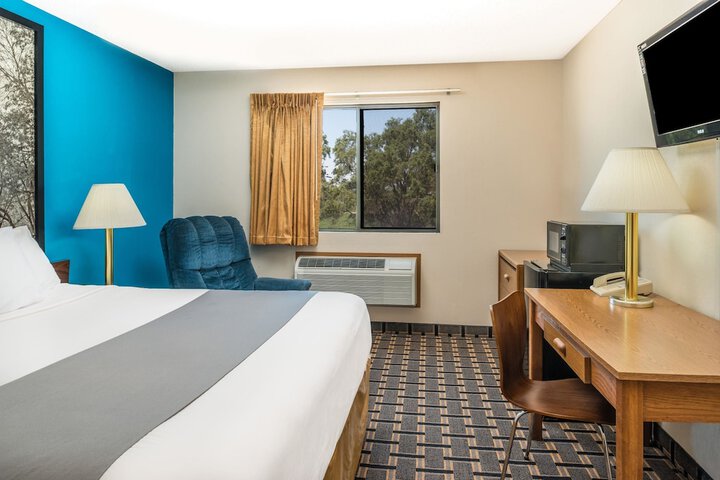 Room 4 of 17