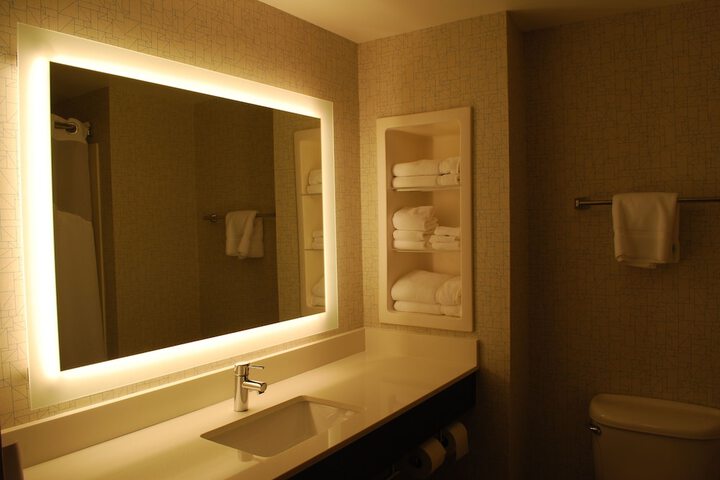 Holiday Inn Express Hotel and Suites Kingsport by IHG