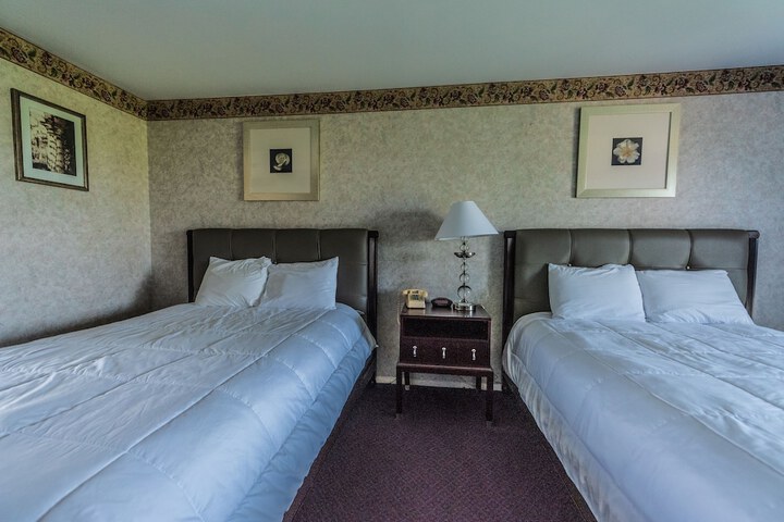 Room 33 of 68