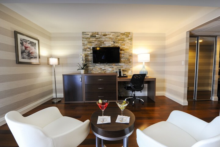 Room 15 of 53
