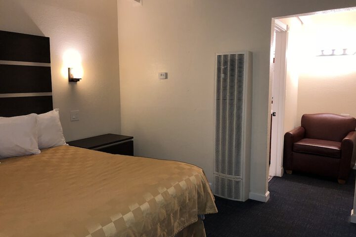 Cedar Inn & Suites
