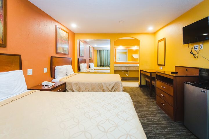 Room 30 of 39