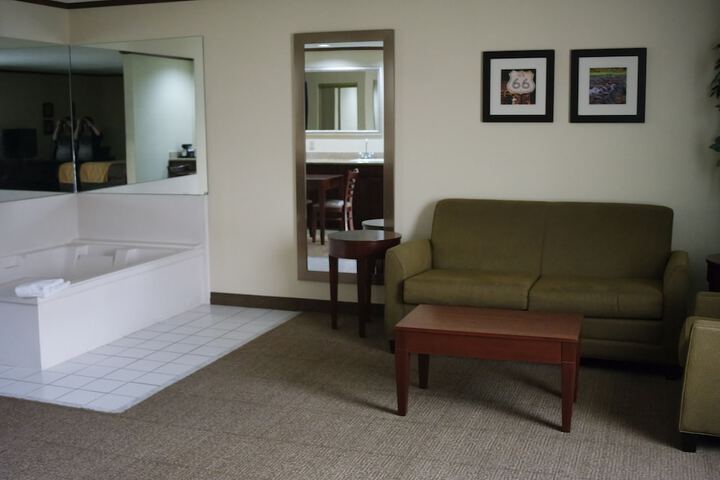 Ardmore Inn & Suites