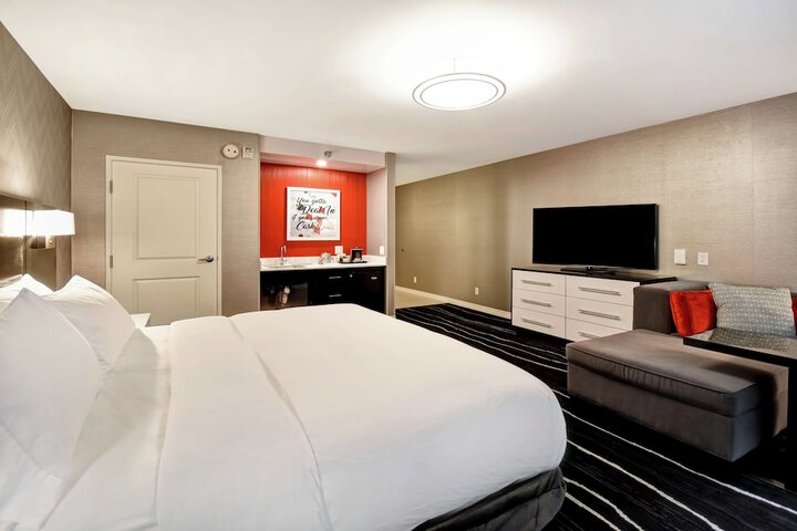 Room 36 of 102